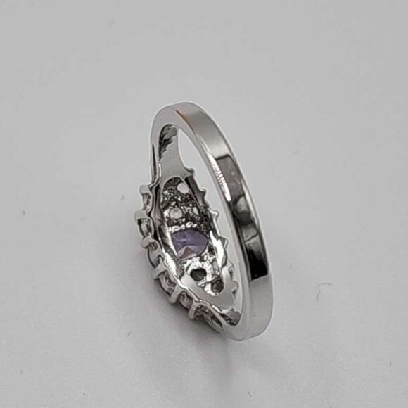 Silver amethyst diamond ring - Picture 8 of 10